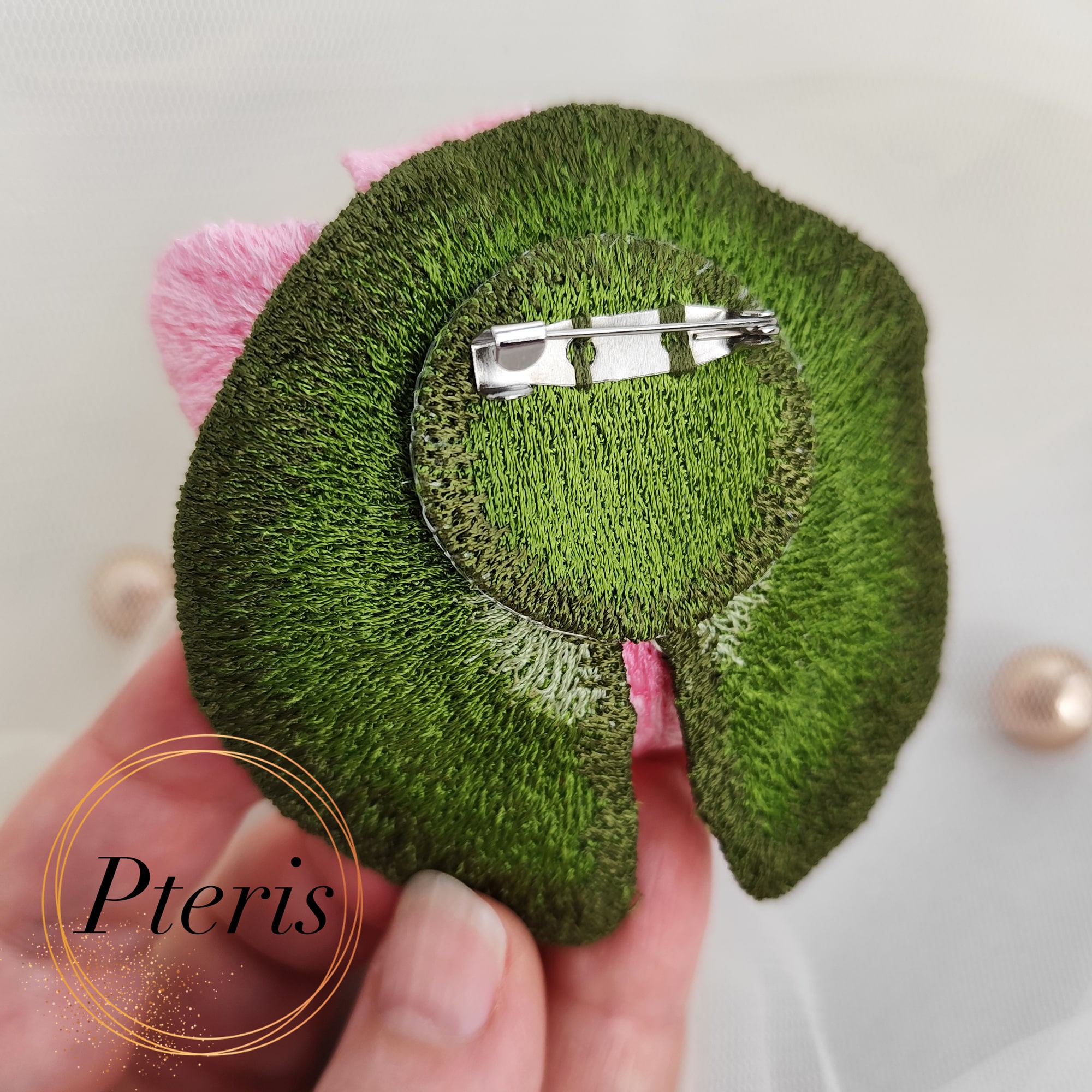 FSL 3D Water Lily brooch machine embroidery design with pink gradient petals, yellow stamens, and a green leaf pad.